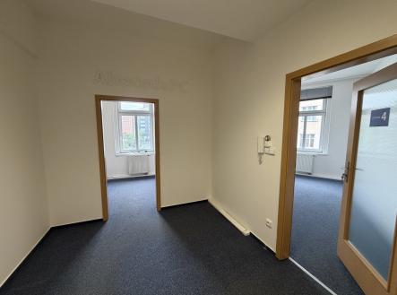 2 | Pronájem - kanceláře, 209 m²