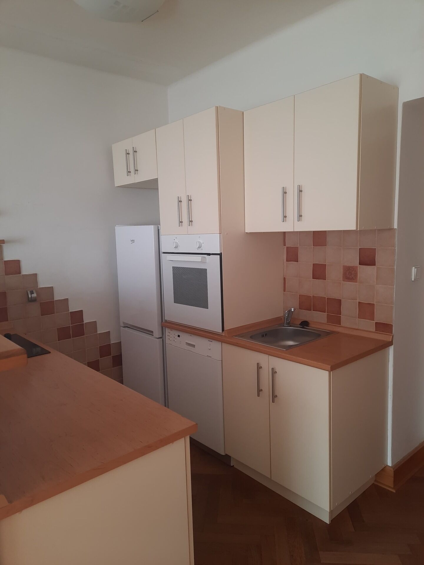 Pronájem pěkného, klidného bytu 2+kk, ulice Ruská, Plzeň - Slovany