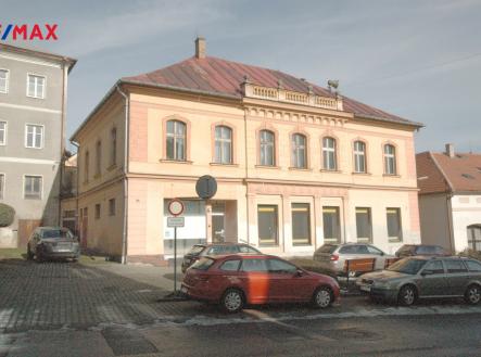 2-pohled-na-dum-z-dalky.jpg | Prodej - obchodní prostor, 499 m²