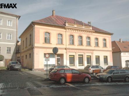 2-pohled-na-dum-z-dalky.jpg | Prodej - obchodní prostor, 499 m²