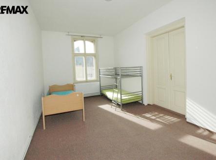 4-pokoj-maly-1-1.jpg | Prodej - obchodní prostor, 499 m²