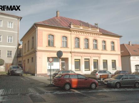 2-pohled-na-dum-z-dalky.jpg | Prodej - obchodní prostor, 499 m²