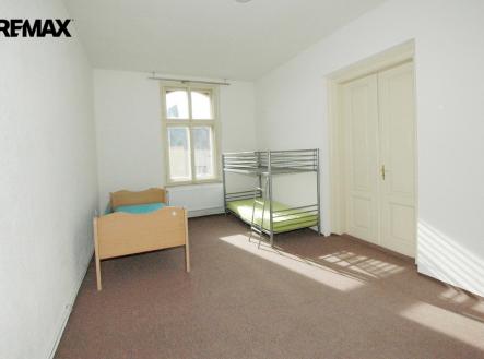 4-pokoj-maly-1-1.jpg | Prodej - obchodní prostor, 499 m²