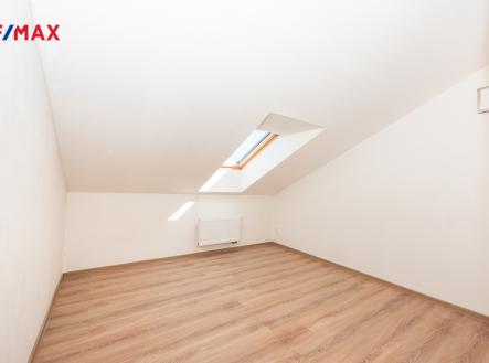 skvrnanska-18cvc2024-0003.jpg | Pronájem bytu, 2+kk, 35 m²