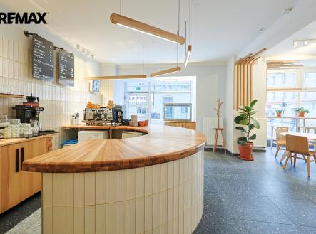 Pronájem - obchodní prostor, 210 m² obrázek