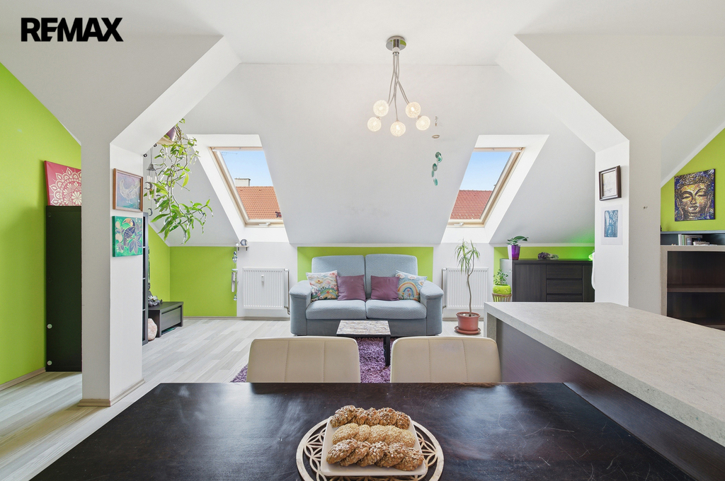 Obývací pokoj s kuchyňským koutem