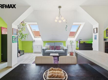 Obývací pokoj s kuchyňským koutem | Prodej bytu, 2+kk, 59 m²