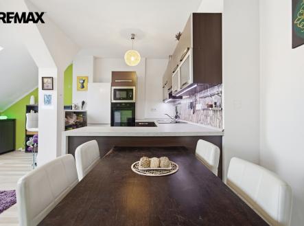 Obývací pokoj s kuchyňským koutem | Prodej bytu, 2+kk, 59 m²
