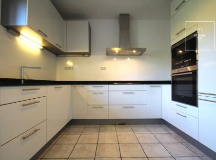 Bez popisku | Pronájem - dům/vila, 280 m²