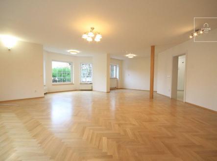 Bez popisku | Pronájem - dům/vila, 325 m²