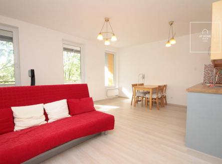 Bez popisku | Pronájem bytu, 1+kk, 42 m²