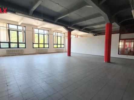 Pronájem - obchodní prostor, 168 m²