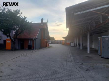20240814-185439-resized.jpg | Pronájem - skladovací prostor, 1 200 m²