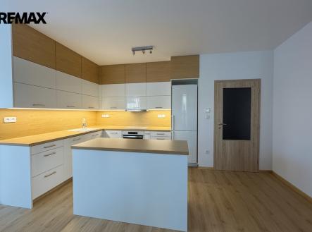 d6f8b9dd-76a1-4783-be12-ba3529c75d3c.png | Prodej bytu, 2+kk, 73 m²