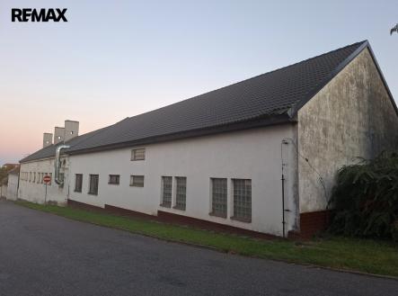 20250819-200628-resized.jpg | Prodej - výrobní prostor, 4 653 m²