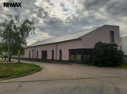 20220610-172430-resized.jpg | Pronájem - obchodní prostor, 444 m²