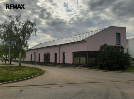 20220610-172430-resized.jpg | Pronájem - obchodní prostor, 444 m²