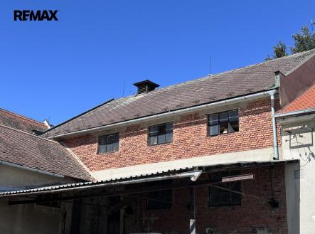 Hlavní budova | Prodej - skladovací prostor, 830 m²