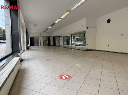 Pronájem - obchodní prostor, 155 m²