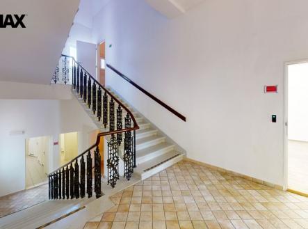 komercni-budova-ul-velka-hradebni-usti-nad-labem-staircase.jpg | Pronájem - kanceláře, 649 m²