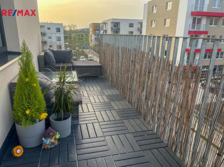 terasa | Prodej bytu, 1+kk, 44 m²
