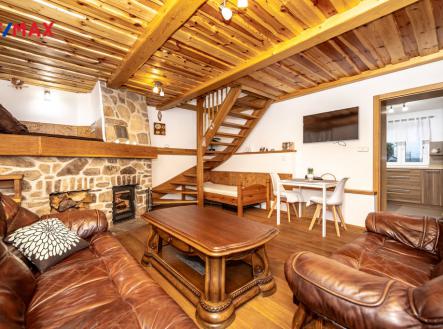 Obývací pokoj s krbem | Prodej - chata/rekreační objekt, 58 m²