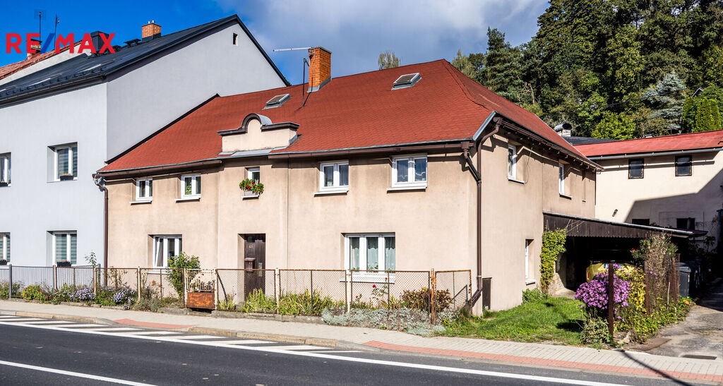 Hledáte prostorný dům pro rodinu, nebo na investici