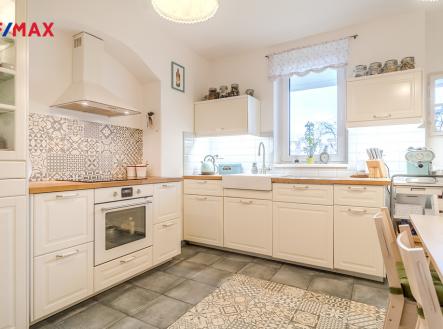 tm-01828-hdr-1.jpg | Prodej - dům/vila, 324 m²