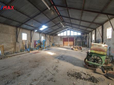 20250218-141211440-ios.jpg | Prodej - skladovací prostor, 752 m²