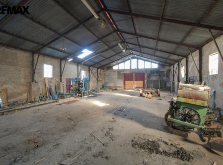 20250218-141211440-ios.jpg | Prodej - skladovací prostor, 752 m²