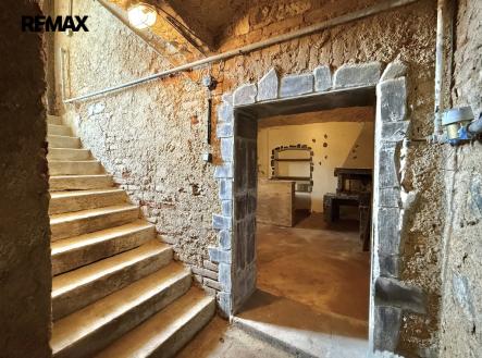 Schody do sklepa | Prodej - chata/rekreační objekt, 165 m²