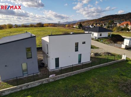 novostavba-kladruby-rodinny-dum-martin-strojsa-remax-reality002.jpg | Prodej - dům/vila, 104 m²