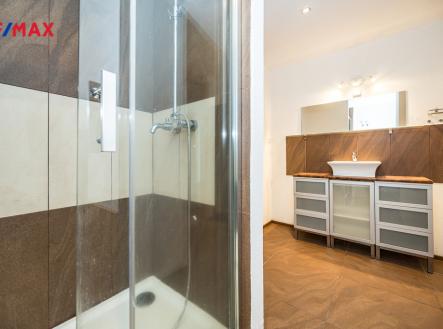 Koupelna se sprchovým koutem | Pronájem bytu, 2+1, 63 m²