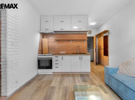 Obývací pokoj - kuchyňská linka | Pronájem bytu, 2+kk, 39 m²