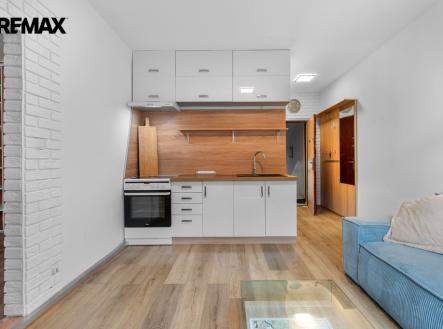 Obývací pokoj - kuchyňská linka | Pronájem bytu, 2+kk, 39 m²