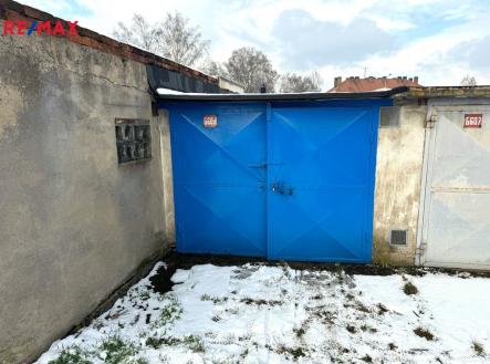 vrata.jpeg | Prodej - malý objekt/garáž