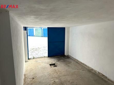 pohled-ven.jpeg | Prodej - malý objekt/garáž