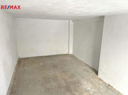 vnitrek1.jpeg | Prodej - malý objekt/garáž