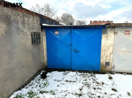 vrata.jpeg | Prodej - malý objekt/garáž