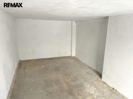 vnitrek1.jpeg | Prodej - malý objekt/garáž