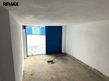 pohled-ven.jpeg | Prodej - malý objekt/garáž