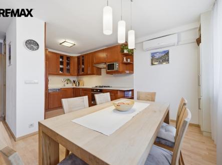 kuchyň s jídelním koutem | Prodej bytu, 3+1, 83 m²