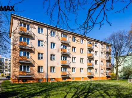 JIžní strana domu | Prodej bytu, 2+1, 54 m²