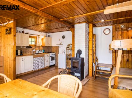 Obývací pokoj s kuchyňským koutem | Prodej - chata/rekreační objekt, 44 m²
