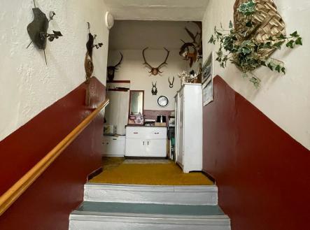 schody do patra | Prodej - dům/vila, 210 m²