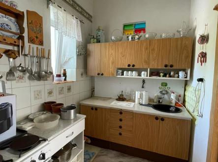 kuchyň v přízemí | Prodej - dům/vila, 210 m²