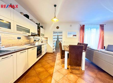 b8e9de7a-dbc2-4d2c-a7d9-8ff992270356.jpg | Prodej - dům/vila, 152 m²