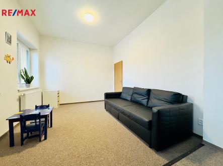 Byt přízemí 2+1 - pokoj 2 | Prodej - nájemní dům, 1 350 m²