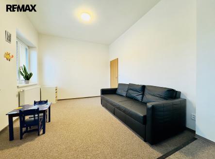 Byt přízemí 2+1 - pokoj 2 | Prodej - nájemní dům, 1 350 m²