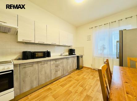 Byt přízemí 2+1 - kuchyň | Prodej - nájemní dům, 1 350 m²
